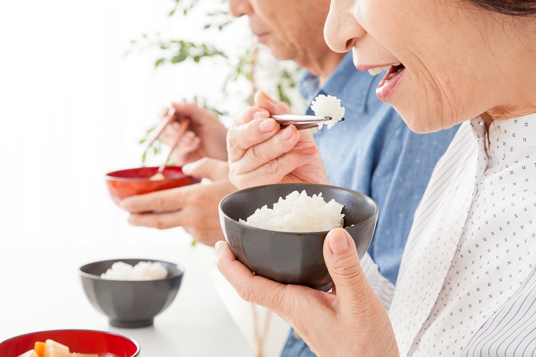 よく噛んで食べる